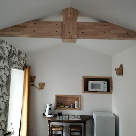 Logement Entier 3 Pieces Et Terrasse Mazieres-en-Gatine 外观 照片