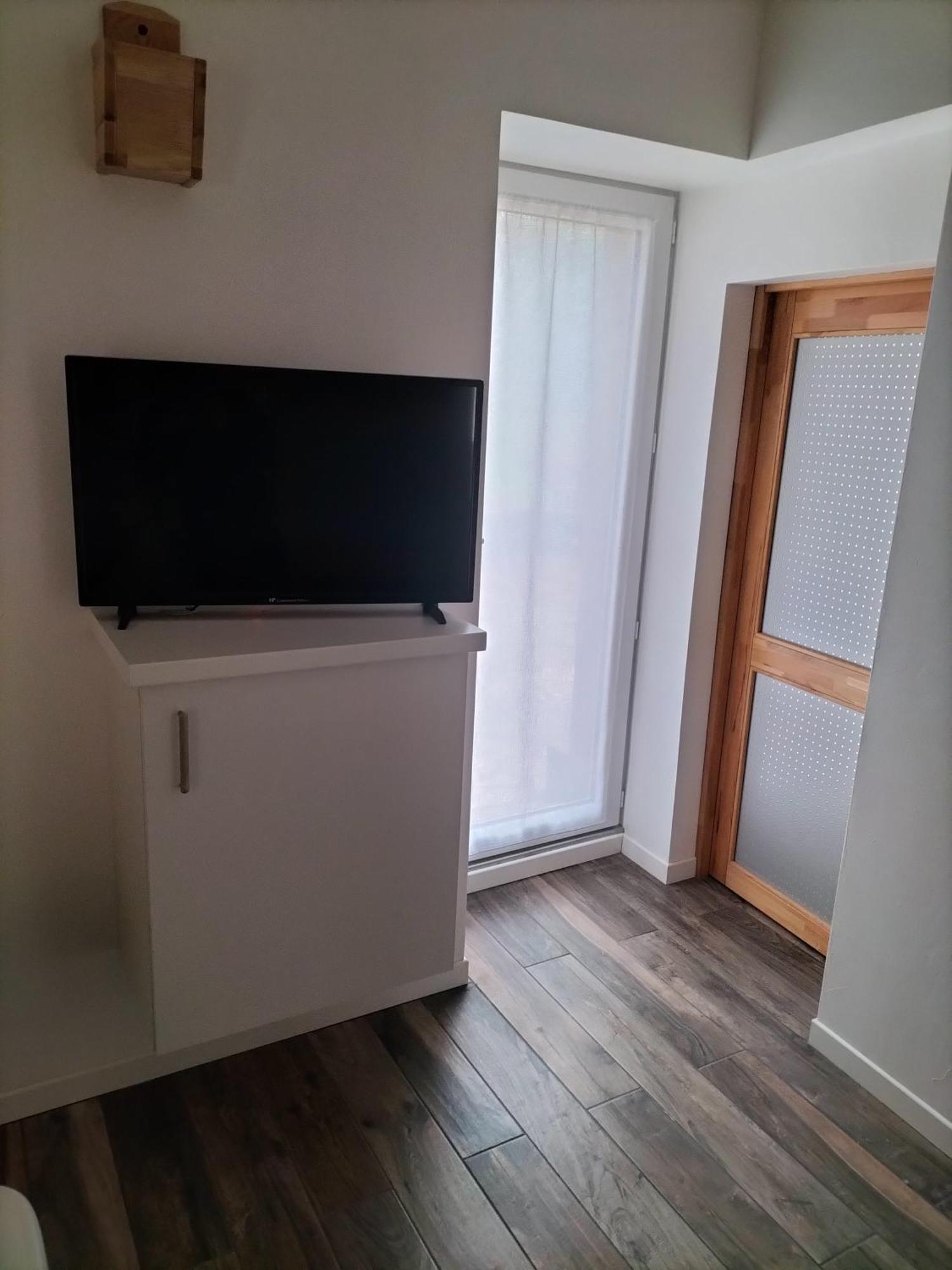 Logement Entier 3 Pieces Et Terrasse Mazieres-en-Gatine 外观 照片